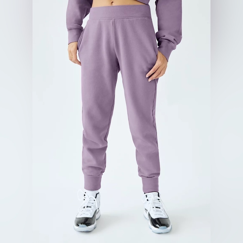 Aritzia Lilac Violet TNA Cozy Fleece Boyfriend Cuffed Sweatpants Size XS